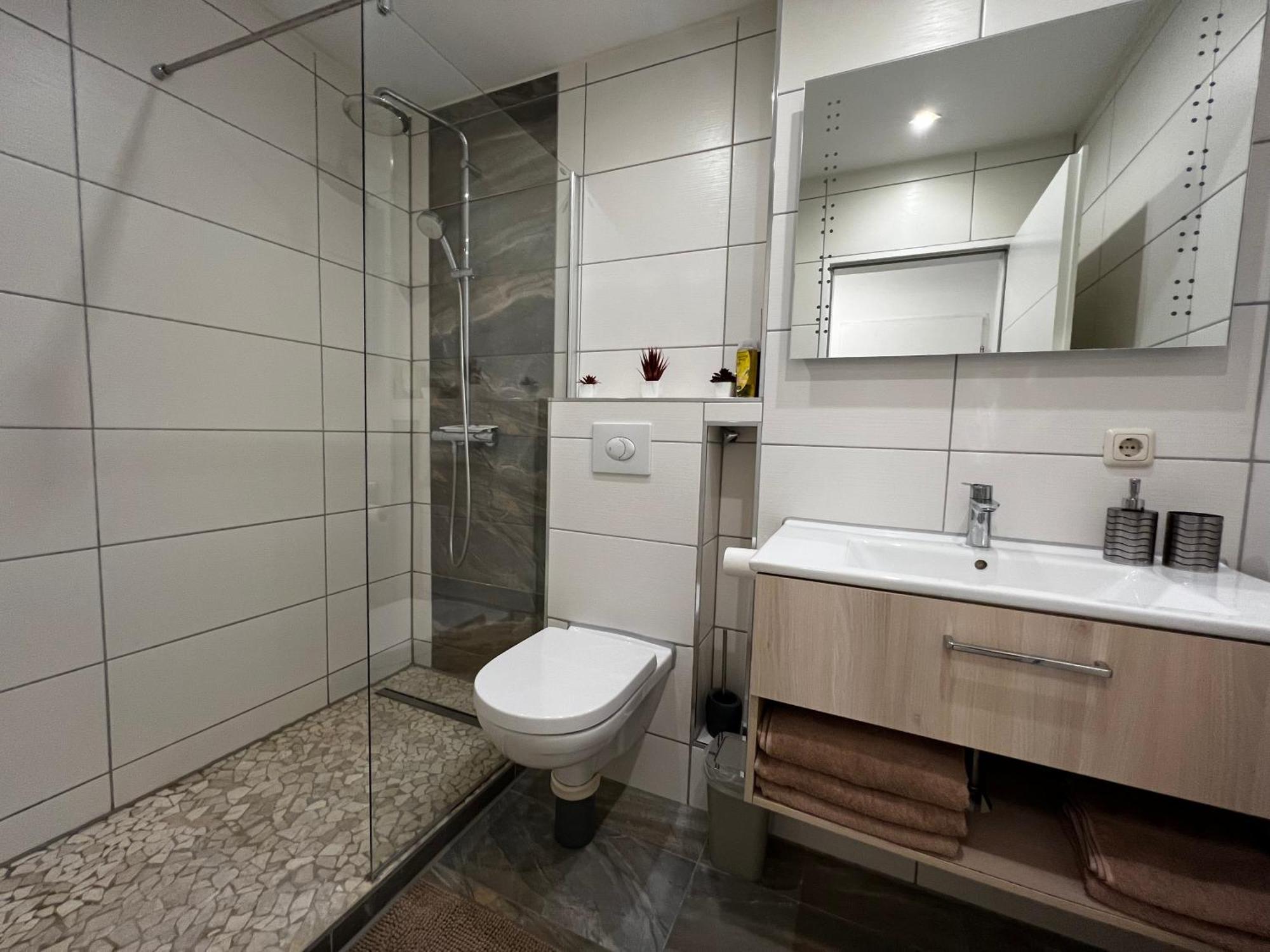 Modern Apartment เอาก์สเบิร์ก ภายนอก รูปภาพ